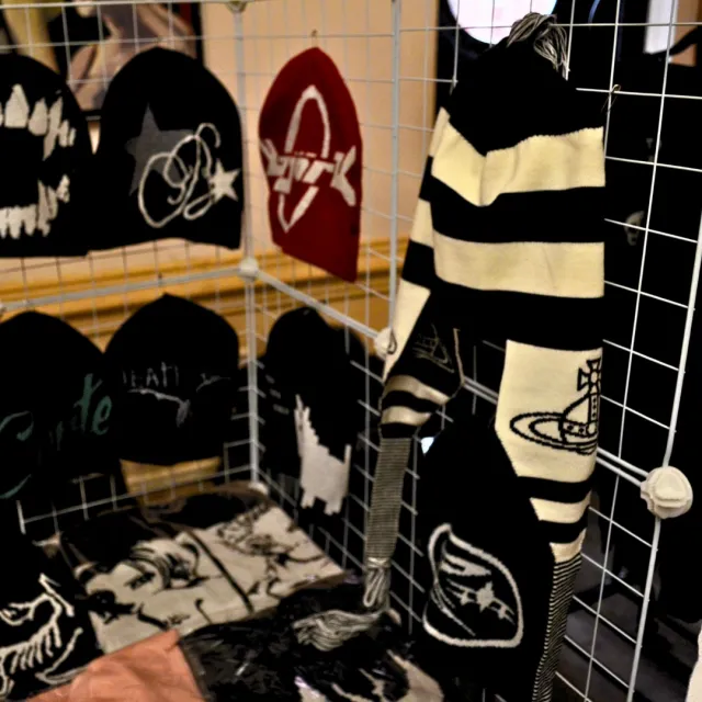 Pixel Wear.Ind
